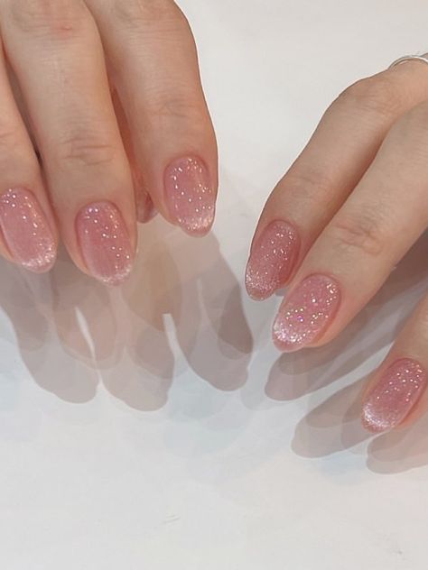 pink glitter cat eye spring Korean nails Velvet Nails, Pink Glitter Nails, Hello Nails, Formal Nails, Subtle Nails, Simple Gel Nails, Blush Nails, Cute Gel Nails, Soft Nails