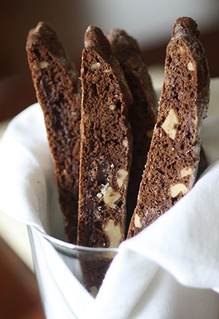 Scrumpdillyicious: Chocolate Walnut Biscotti Chocolate Walnut Biscotti, Walnut Biscotti, Best Biscotti Recipe, Chocolate Biscotti, Biscotti Recipes, Almond Biscotti, Biscotti Cookies, Biscotti Recipe, Chocolate Banana Bread