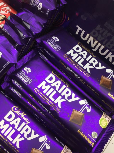 Cadbury Dairy Milk Aesthetic, Dairy Milk Chocolate Aesthetic, Cadbury Aesthetic, Coklat Cadbury, Dairy Milk Chocolate Images, Double Chocolate Chip Cookie Recipe, Cadbury Chocolate Bars, Chocolate Candy Brands, Chocolate Cadbury