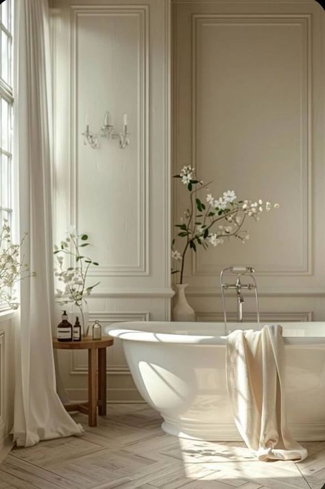 Parisian Bathroom, Bathroom Paint, Bathroom Paint Colors, Bathroom Design Inspiration, Trendy Bathroom, Functional Space, Bathroom Renos, Painting Bathroom, Beautiful Bathrooms