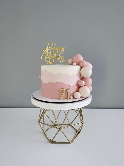 Birthday Cake Modern, Simple Frosting, Birthday Cake For Women Simple, Simple Cake Design, Golden Birthday Cakes, Modern Birthday Cakes, 25th Birthday Cakes, Butterfly Birthday Cakes, Baked Food