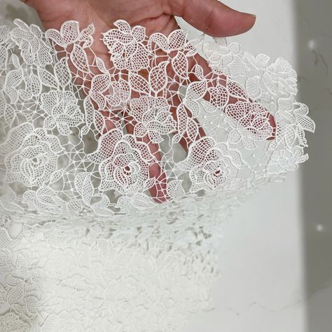 Edible lace tutorial with Liliana da Silva from Sugarella Sweets Edible Lace Recipe With Gelatin, Fondant Lace Tutorial, Edible Lace Cake Design, Cake Lace Recipe, Edible Lace Recipe, Edible Sugar Lace Recipe, Edible Fabric, Fondant Lace, Lace Tutorial