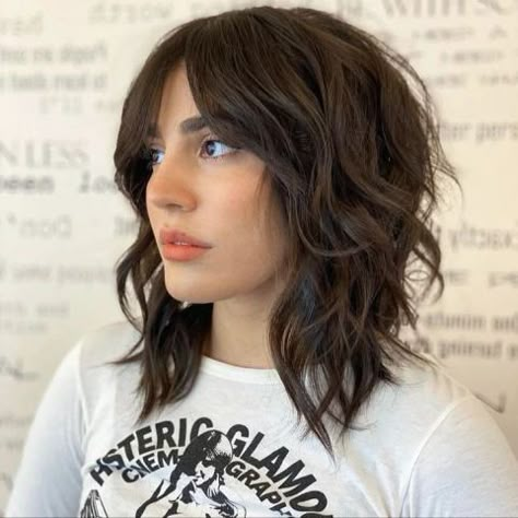 Short Wavy Shag with Curtain Bangs Midi Shag Hair, Smooth Shag Haircut, Shag Hairstyles Mid Length, Short Shag Haircut With Curtain Bangs, Short Shag Haircut For Women, Shoulder Length Shag No Bangs, Medium Wavy Shag With Bangs, Straight Hair Choppy Layers, Shag Bob With Curtain Bangs