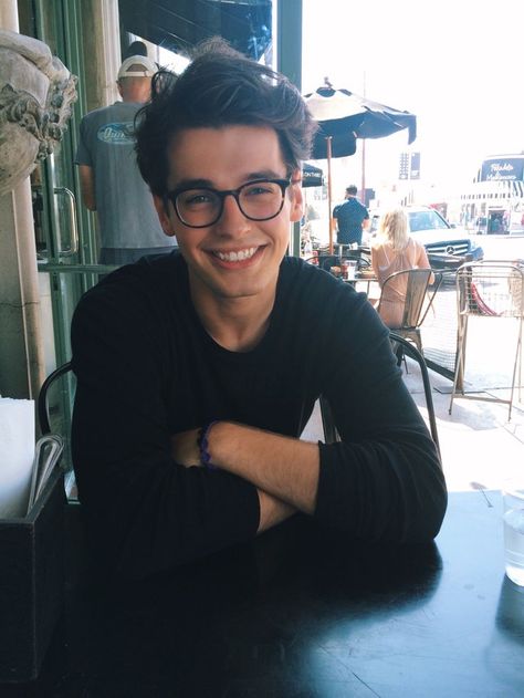 ▲rkRose† Blake Steven, Simon Lewis, Character Inspiration Male, Cameron Dallas, Tumblr Boys, Wearing Glasses, 영감을 주는 캐릭터, Male Models, Blue Eyes