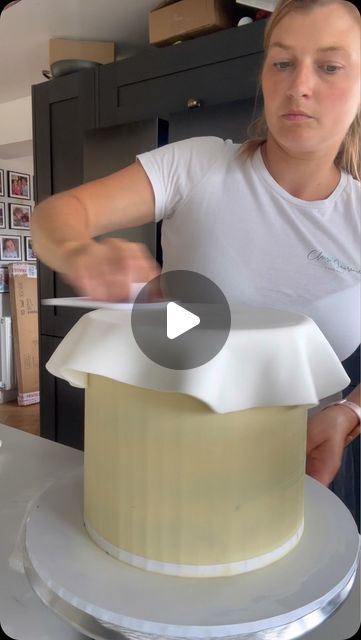 Claire Lawrence Cake Design on Instagram: "Covering with fondant ✌️

My go to fondant is @couturesugarpaste 🤍 I now always use the panel method and use a flexi acetate smoother to buff out the seam. It’s still something I’m striving to perfect myself but I’m getting there! 

#cakedecorating #fondant #caketips #caketutorial #cakemaker" How To Apply Fondant To Round Cake, How To Fondant A Cake, Cover Cake With Fondant, Acetate Cake, Hat Cake, Fondant Tutorial, Cake Makers, Cake Cover, Cake Frosting