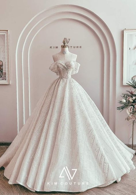 Wedding Gown Aesthetic, Wedding Gowns A Line, Bridal Shop Decor, Gown Aesthetic, Sophia Black, Sparkle Wedding Dress, Pretty Wedding Dresses, Fancy Wedding Dresses, Princess Ball Gowns