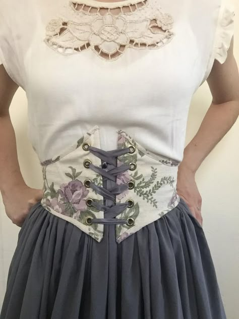 Half Corset, Corset Sewing Pattern, Style Steampunk, Victorian Costume, Corset Fashion, Estilo Hippie, Vintage Repurposed, Lavender Floral, Victorian Steampunk