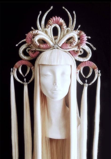 Extreme Wig Styling, Cool Fantasy Hairstyles, Avante Garde Hair, Straight Hair Reference, Haute Couture Hairstyles, Extravagant Headpiece, Sci Fi Hair, Drag Hairstyles, Eccentric Hairstyles