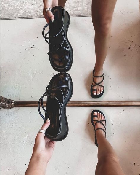 Casual Platform Sandals, Woman’s Sandals, Summer Vacation Shoes, Current Shoe Trends, Platform Sandals With Dress, Sandals 2023 Trends Outfit, Fits With Sandals, Sandal Trends 2023, Sandals To Wear With Dresses