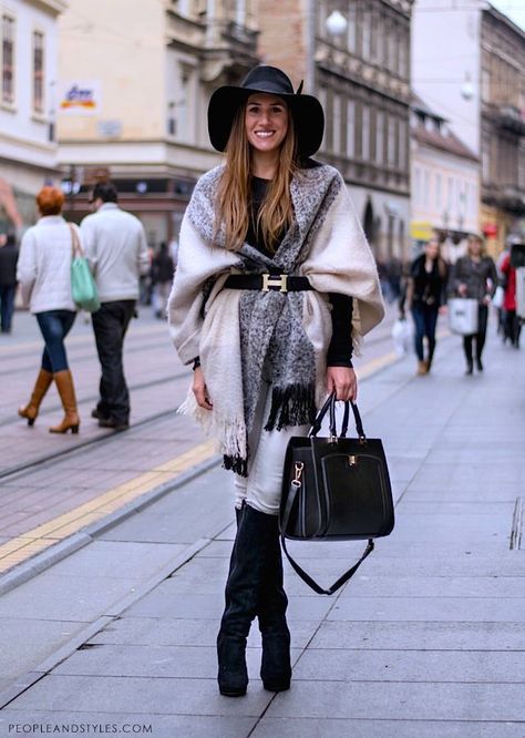 Poncho Outfit, Scarf Trends, Scarf Outfit, Fashion Goals, Looks Black, How To Wear Scarves, Mode Inspo, Blanket Scarf, Zagreb