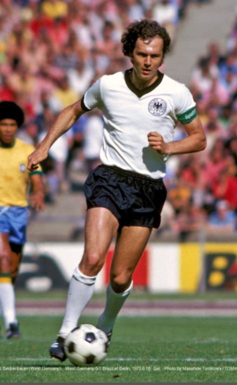 Germany National Football Team, German National Team, Franz Beckenbauer, Germany Football, Legends Football, Best Football Players, Association Football, Retro Sport, Soccer Goal