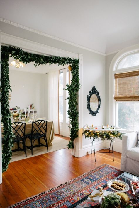 Garland around the Doorway #christmas Diy Christmas Garland, Ideas Handmade, Christmas Time Is Here, Boyfriend Birthday, Noel Christmas, Merry Little Christmas, Holiday Inspiration, Holiday Decorating, A Living Room