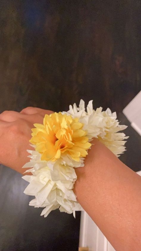 Haldi Hand Gajra, Yellow Gajra In Hands, Haldi Gajra In Hands, Flower Bracelet Wedding Pakistani, Hand Gajra For Bride Sister, Gajra For Hands, Gajra Jewelry, Gajra In Hands, Hand Gajra For Bride