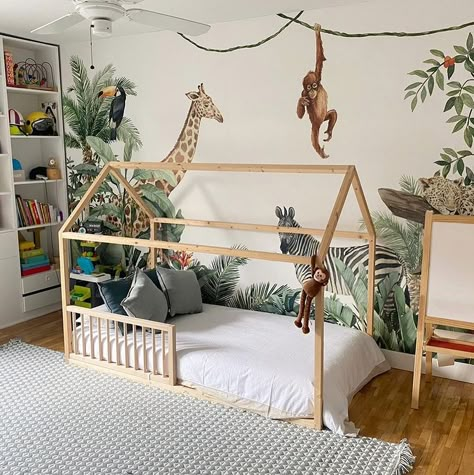 Safari Toddler Room Boys, Toddler Safari Bedroom, Safari Room Kids, Jungle Toddler Room, Animal Bedroom Kids, Safari Toddler Room, Jungle Room Kids, Safari Bedroom Kids, Safari Kids Room