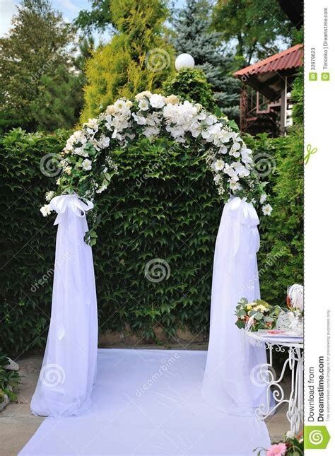 Outdoor Wedding Arch, Dancing Songs, Greenery Arch, Diy Arch, Arbor Ideas, Wedding Arbor, Church Wedding Decorations, Wedding Ceremony Arch, Wedding Arbour