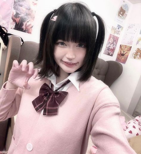 Kawaii Hairstyles Short, Japanese Short Hair, Kawaii Shorts, Gothic Hairstyles, Kawaii Hairstyles, Sun Shining, Short Hair With Bangs, A Pic, Kawaii Girl