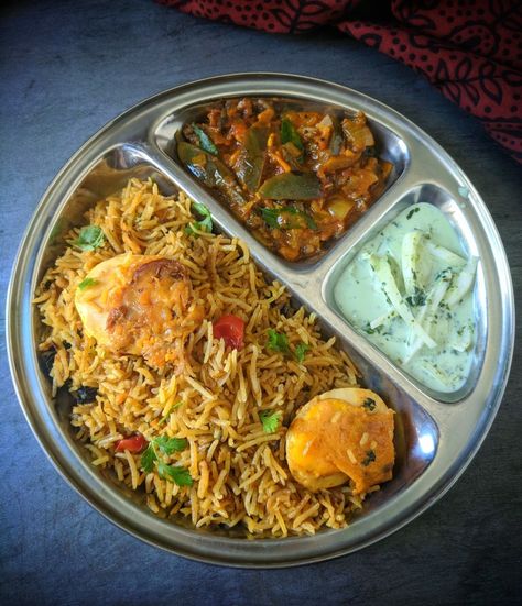 Egg biryani with Brinjal gravy  #spiceindiaonline #biryani #eggniryani #ennaikathrikkai #brinjal #sidegravy Chikan Biryani, Egg Biryani Recipe, Non Veg Recipes, Egg Biryani, Menu Sarapan Sehat, Food Pic, Naan Recipe, Easy Indian Recipes, Non Veg