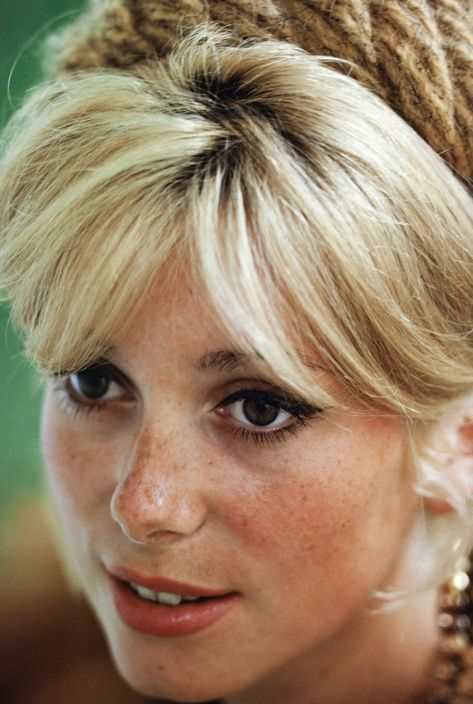 Beehive Hairstyles, Catherine Denueve, Beautiful Freckles, Jeanne Moreau, Catherine Deneuve, French Actress, Princesa Diana, Christina Hendricks, Beauty Icons