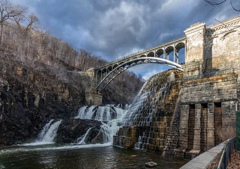 Hudson Valley Bucket List: 25 Experiences That Make Our Home So Special Walkway Over The Hudson, Poughkeepsie Ny, Pedestrian Walkway, New York Tours, Visit New York, Hudson River, Beautiful Waterfalls, Hudson Valley, Great View