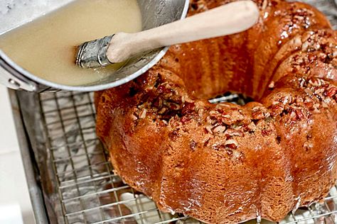 Bourbon Bundt Cake, Bourbon Cake, Rum Butter, Rum Cake Recipe, Vanilla Bourbon, Rum Cake, Candied Pecans, Yellow Cake Mixes, Round Cakes