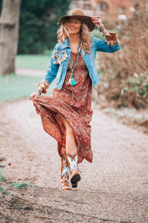 Some fabulous cowboy boots and a vintage maxi dress Country Dresses With Boots, Dresses To Wear With Cowboy Boots, Dress And Cowboy Boots, Cowboy Boot Outfits, Western Style Dresses, Dresses With Cowboy Boots, Boot Outfits, Cowgirl Dresses, Brown Cowboy Boots