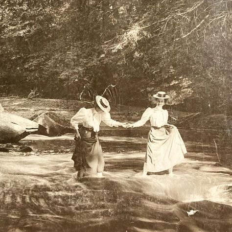 Marianne Clancy on Instagram: “#oldphoto#snapshot#antiquephoto#vernacular#vintagephoto#crossingtheriver#women#1899” Vintage Lesbian, Cross River, Old Photography, Two Friends, Vintage Portraits, Vintage Pictures, Belle Epoque, Vintage Photographs, Vintage Love