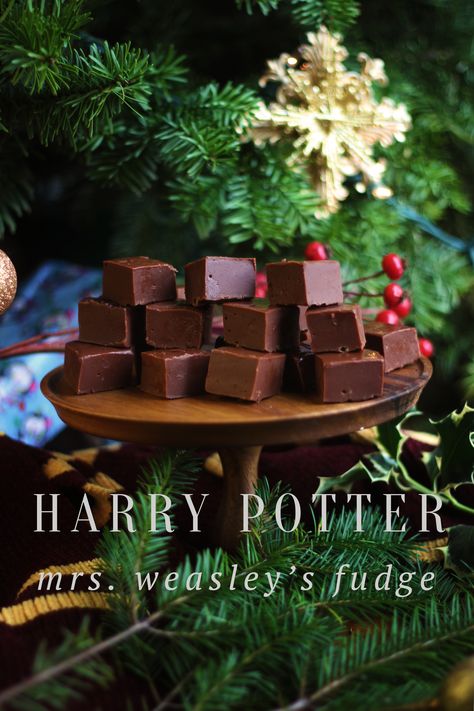 A recipe for Mrs. Weasley's chocolate fudge inspired by the stories of Harry Potter by JK Rowling. #HarryPotter #Fudge #recipes #Christmas Feast Of Starlight, Harry Potter Food Ideas, Harry Potter Feast, Harry Potter Weihnachten, Cumpleaños Harry Potter, Harry Potter Food, Festa Harry Potter, Anniversaire Harry Potter, Homemade Fudge