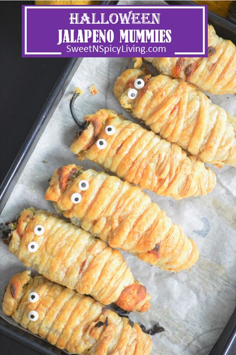 [VIDEO] Halloween Jalapeno Mummies Mummy Jalepeno Popper, Jalapeno Mummies, Halloween Food Hacks, Halloween Treats Recipes, Holiday Appetizers Easy, Jalapeno Peppers, Halloween Food Treats, Puff Pastry Dough, Crescent Roll Dough