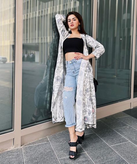 Avneet Kaur Outfits, Trendy Party Outfits, Siddharth Nigam, Instagram Dress, Avneet Kaur, Indian Tv Actress, Trendy Dress Outfits, Crop Top Outfits, Designs For Dresses