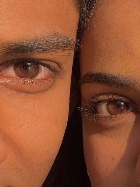 Couple Hidden Face Pics, Couple Pics With Hidden Face, Romantic Couple Photo, Couples Eyes Contact, Couples Hidden Face Pics, Couples Pics, Relationship Pics, Instagram Couples, Pani Puri