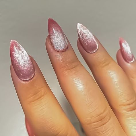 Car Eye Nails, Shimmery Nails, Summer Nails 2023, Opal Nails, Eye Nails, Rose Gold Nails, Cat Eye Nails, Cat Nails, Nails 2023