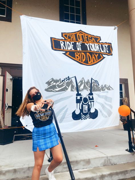 Adpi Recruitment, Recruitment Themes, Recruitment Ideas, Sorority Banner, Bid Day Themes, Delta Zeta, Bike Rider, Chi Omega, Bid Day