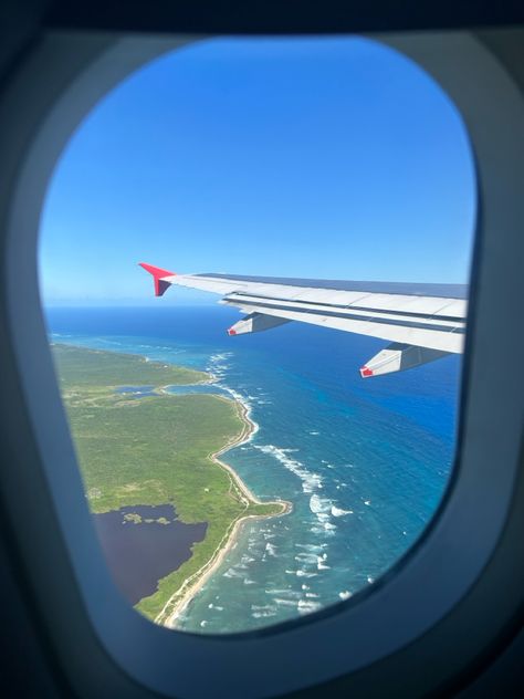 Airplane, Beautiful View, Punta Cana, Ocean View From Airplane Window, Bright Blue Ocean, Green Grass Vacaciones Aesthetic, Cartagena Aesthetic, Punta Cana Aesthetic, Punta Cana Pictures, Punta Cana Travel, Aesthetic Airplane, Airplane Window, Vacation Locations, Senior Trip