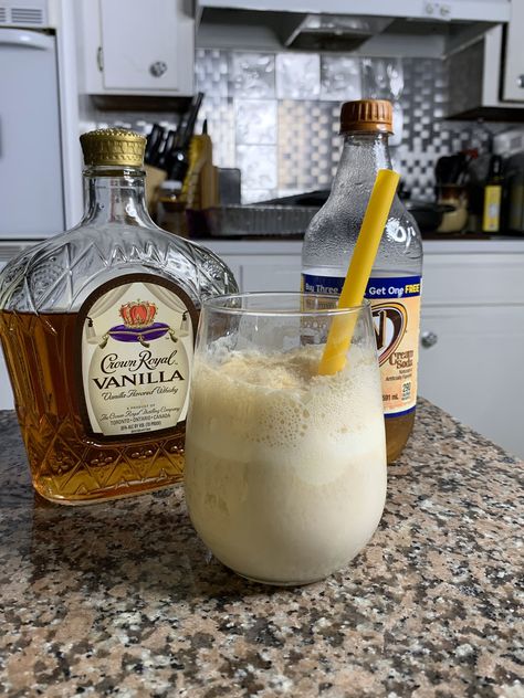 Vanilla Alcoholic Drinks, One Liquor Mixed Drinks, Achole Drinks, Party Acholol Drinks, Alchole Bottle Aesthetic, Acholol Drinks Bottle, Summer Drinks Alcohol Recipes, Alcholic Drinks, Fun Drinks Alcohol