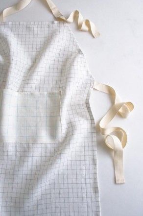 Simple Linen Apron in Linen Grid | Purl Soho Diy Sy, Simple Linen, Purl Bee, Purl Soho, Diy Vetement, Garment Pattern, Sewing Aprons, Love Sewing, Knit Stitch