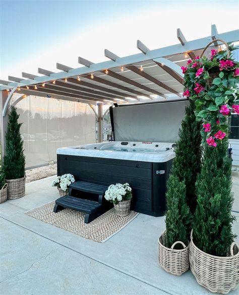 Hot Tub And Pergola Ideas, Covered Spa Area, Outdoor Hot Tub Area Ideas, Privacy Ideas For Hot Tubs, Hot Tub Under Pergola, Pergola Hot Tub Ideas, Garden Hot Tub Ideas, Garden Hot Tub Area, Hot Tub With Pergola