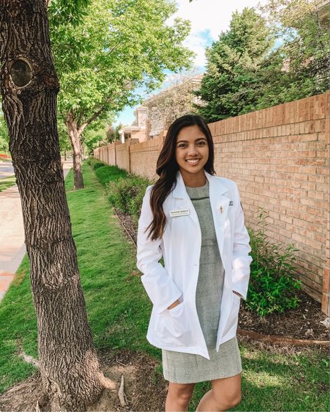 Whitecoat Ceremony Outfit, White Coat Ceremony Photos, White Coat Ceremony Photoshoot, White Coat Ceremony Outfit Dresses, Doctor Outfit Women White Coat, White Coat Ceremony Outfit Medical, Whitecoat Ceremony, White Coat Outfit Medical, Nursing Pinning Ceremony Outfit