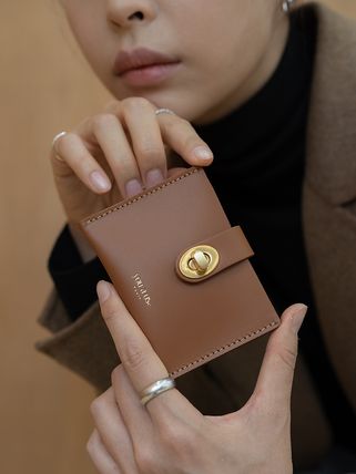 Designer fashion, Seoul-fully created | W Concept Wallet Photoshoot, Wallet Photography Ideas, Aluminum Wallet, Photography Bags, Bead Hair Accessories, Marketing Photos, Jewelry Photoshoot, Red Wallet, Cute Wallets