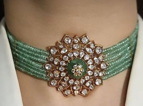 Green Beads Choker Necklace Indian, Beads Choker Necklace Indian, Indian Wedding Jewelry Sets, Neck Pieces Jewelry, Gold Jewelry Outfits, Choker Necklace Designs, New Gold Jewellery Designs, Diamond Pendants Designs, Beads Collection