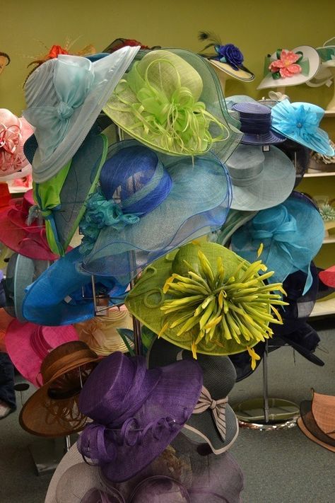 Kentucky Derby Hats Diy, Derby Hats Diy, Derby Ideas, Tea Hats, Ky Derby, Derby Outfits, Run For The Roses, Mad Hatters, Kentucky Derby Party