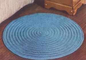 crochet rug - beginner - could do woth t-shirt yarn??  now this is pretty awesome!!! Crochet Rug Patterns Free, Circular Rug, Circular Rugs, Crochet Carpet, Confection Au Crochet, Crochet Rug Patterns, Rug Yarn, Vintage Crochet Pattern, Crochet Vintage