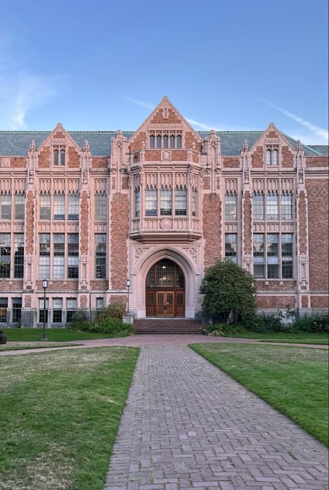 University Aesthetic Exterior, University Exterior, Collage Campus, University Building, Yale University Aesthetic Campus, Pretty College Campus, Brick School Architecture, University Cafeteria, Best Architecture Universities