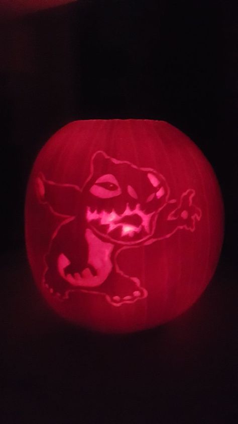 pumpkin carving Lilo and stitch Morgan Wallen Pumpkin Carving, Pumpkin Carving Stitch, Stitch Pumpkin Carving Ideas, Pumpkin Carving Ideas Stitch, Tangled Pumpkin Carving, Stitch Pumpkin Carving, Dinosaur Pumpkin Carving, Ray Villafane, Pumpkin Face Carving