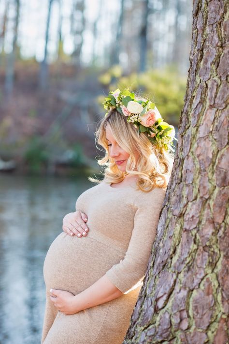 Attention to Darling: Maternity Photo Shoot outdoors in natural light with a floral crown and lake, wood background in the spring Single Mom Maternity Photography, Photoshoot Ideas Winter, Baby Photoshoot Ideas, Maternity Photography Poses Outdoors, Outdoor Maternity Photos, Maternity Photography Poses Pregnancy Pics, Maternity Photography Outdoors, Spring Maternity, Maternity Photoshoot Poses