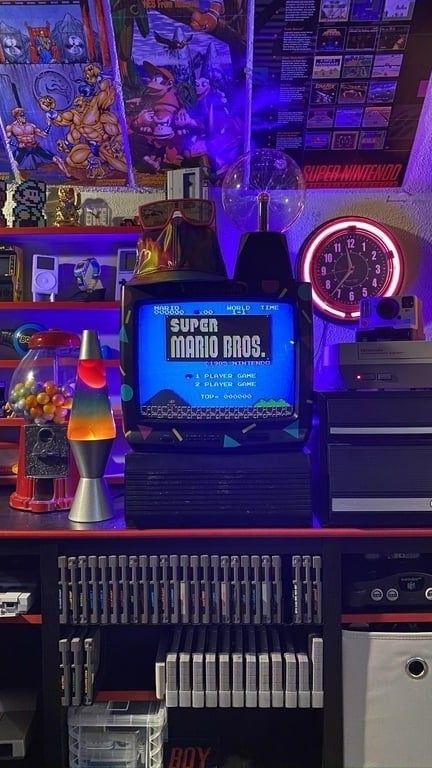 Retro Super Mario Bros Gaming Room with Retro Video Games Collection Retro Gaming Room, Ultimate Gaming Room, 80s Office, Planet Caravan, Gaming Room Ideas, 80s Interior Design, Retro Games Room, Crt Tv, 80s Interior