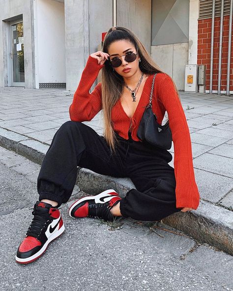 3,473 Likes, 129 Comments - D A N I ✨ (@arrestthisgal) on Instagram: “[anzeige|ad] bred toe. 🧨 outfit: @missyempire ~ linked on story.  #missygirls #missyempire” Red Sneakers Outfit, Jordan Outfits Womens, Black Sneakers Outfit, Air Jordan Outfit, Outfit Verano, Red And Black Outfits, Jordan 1 Outfit, Sneaker Outfits Women, Sneaker Outfits