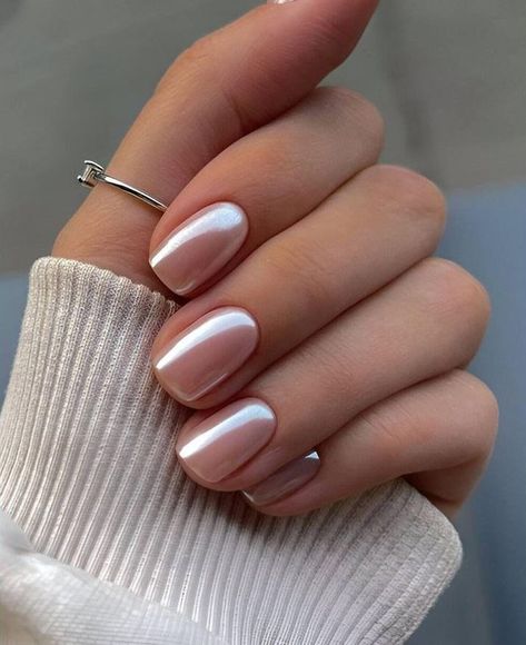 Neutral Winter Nails 2024-2025: 17 Design Ideas for Perfect Style and Elegance in Square, Oval, Almond, Coffin Shapes Chrome Simple Nails, Champagne Nails, White Chrome Nails, Chrome Nail Polish, Pink Chrome Nails, Chrome Nail Art, Green Nail Designs, Metallic Nails, Popular Nails