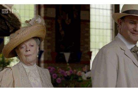 Maggie Smith’s Most Epic Dowager Countess Reaction GIFs #refinery29 https://www.refinery29.com/en-us/2015/12/98631/downton-abbey-maggie-smith-gifs#slide-15 Downton Abbey Funny, Maggie Smith Downton Abbey, Lady Grantham, Downton Abbey Quotes, Reaction Faces, Minerva Mcgonagall, Lady Violet, Dowager Countess, Maggie Smith