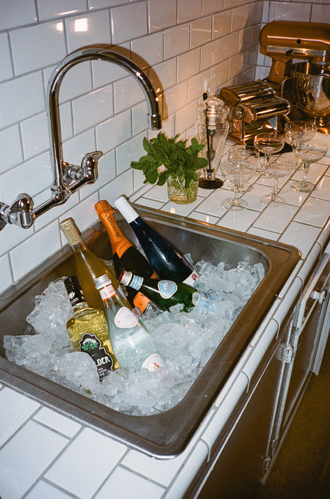 Utilizing my sink is my current favorite way to add a cute bar setup to my evening. Pour in a bunch of ice and add your libations, maybe a few oysters on ice, et voila! My favorite easy hosting tip. Hosting Drinks At Home, Ice In Sink For Drinks, Sink Ice Bucket, Cooler Ideas For Party, 27 Club Party, Apartment Cocktail Party, Dinner Party Bar Setup, Apartment Hosting Aesthetic, Cute Hosting Ideas