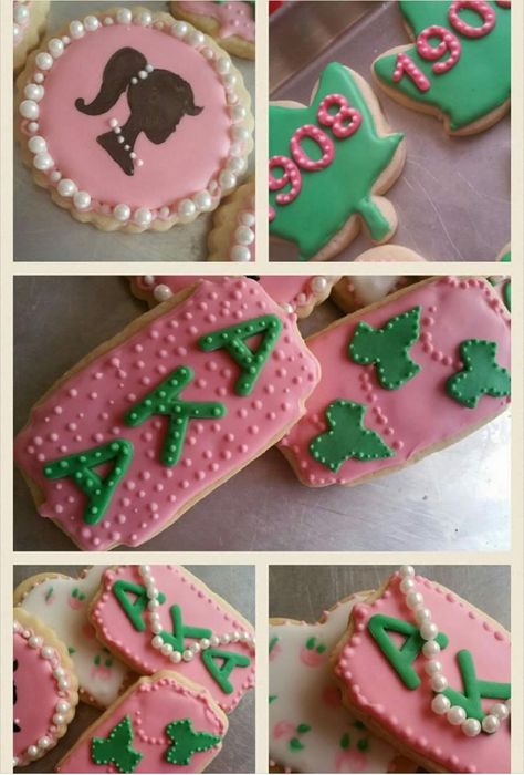 Sugar cookies made by my LS mom Teresa Brown Aka Cookies, Sorority Cookies, Aka Pictures, Green Cookies, Aka Sorority Gifts, Cookie Factory, Decorative Cookies, Skee Wee, Dipped Oreos